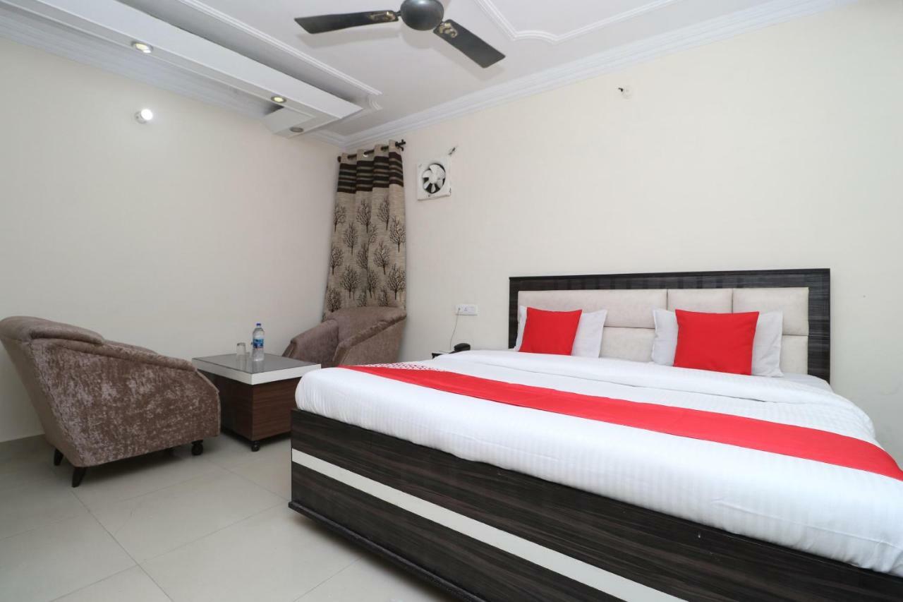 Oyo 37721 Hotel Kings ปะทานโกต ภายนอก รูปภาพ