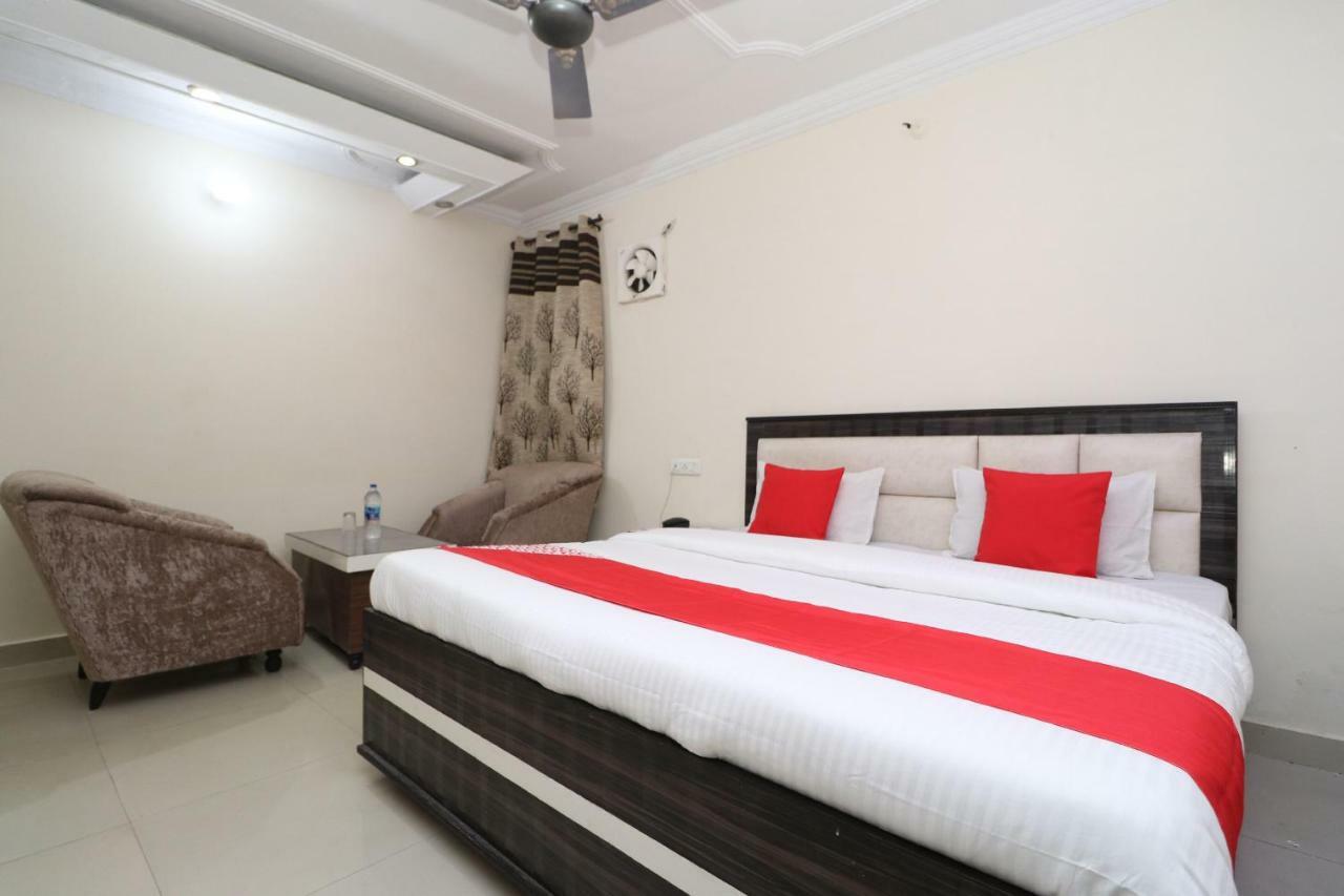 Oyo 37721 Hotel Kings ปะทานโกต ภายนอก รูปภาพ